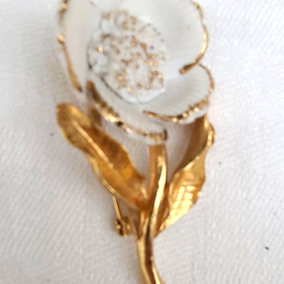 Rare Vintage Gold Tone and Porcelain Flowered Brooch, Signed - Picture 2 of 8